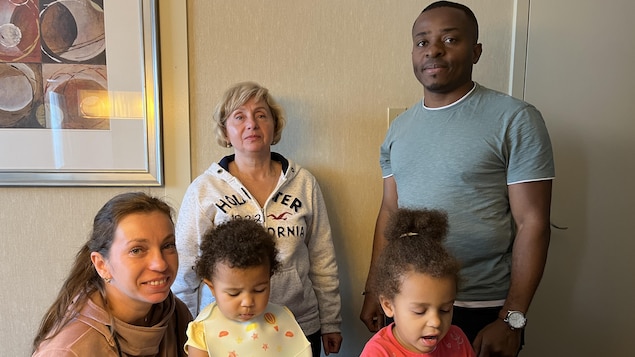 Fuir l’Ukraine en tant qu’étrangers : une famille atterrit au Manitoba