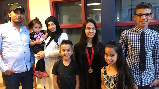La famille, souriante, sur une photo fournie par la mosquée qu'elle fréquentait à Halifax.