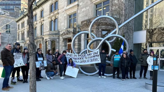 Protesters gathered in front of Quebec Premier François Legault’s office in Montreal Sunday afternoon demanding Quebec speed up its processing times for family reunification to match the rest of Canada.