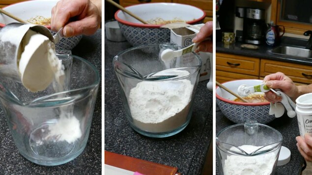 Dans une grande tasse à mesurer, verser la farine, le bicarbonate de soude et la poudre à pâte. Dans une grande tasse à mesurer, verser la farine, le bicarbonate de soude et la poudre à pâte.