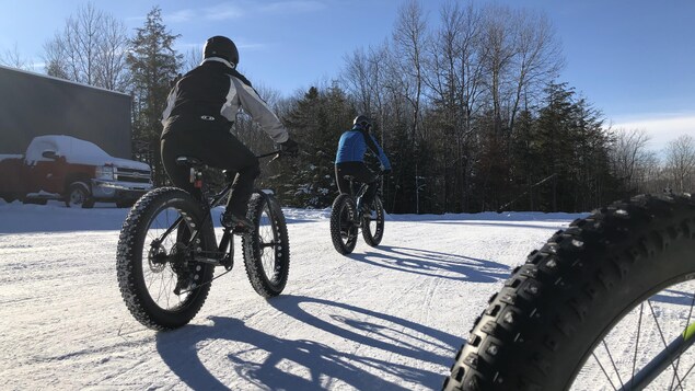 La neige force le club Fat Bike lac Brompton à suspendre ses activités