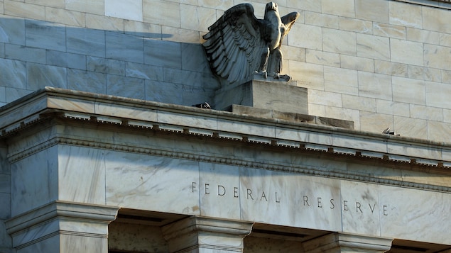 La banque centrale américaine suspend la hausse des taux pour évaluer la situation
