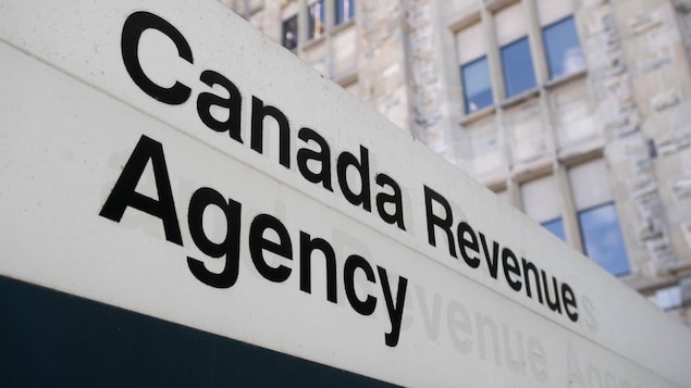 Isang gusali ng Canada Revenue Agency.
