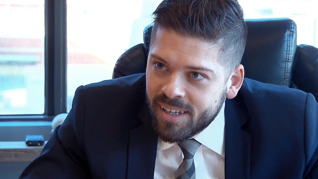 Me Félix-Antoine T. Doyon appelle l'État québécois à revoir le modèle tarifaire de l'aide juridique pour les avocats en pratique privée.