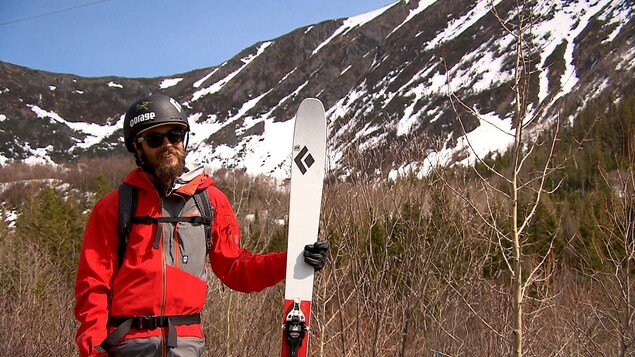 Félix Savard-Côté, originaire de Drummondville, ne vit que pour le ski hors-piste. Félix Savard-Côté, originaire de Drummondville, ne vit que pour le ski hors-piste.