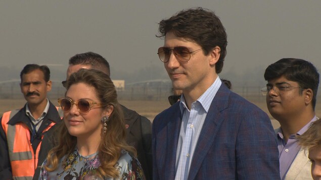 Le premier ministre du Canada, Justin Trudeau, et Sophie Grégoire portent tous deux des lunettes de soleil de Fellow Earthlings. Sydney Seggie dit que les ventes ont augmenté depuis que le couple canadien a été vu avec leurs produits. Le premier ministre du Canada, Justin Trudeau, et Sophie Grégoire portent tous deux des lunettes de soleil de Fellow Earthlings. Sydney Seggie dit que les ventes ont augmenté depuis que le couple canadien a été vu avec leurs produits.