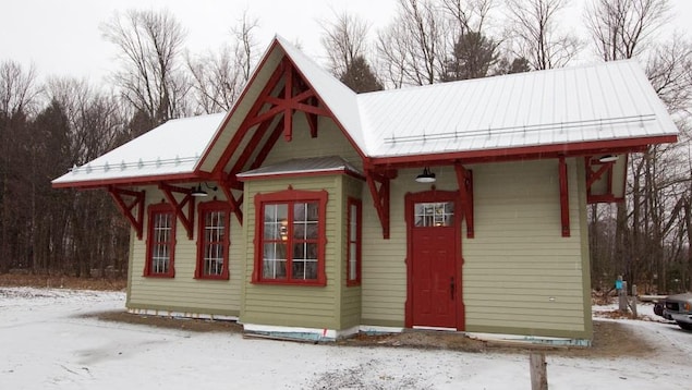 Le pavillon est une réplique d'une gare construite dans les années 30 Le pavillon est une réplique d'une gare construite dans les années 30