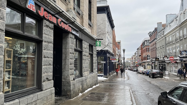 La pharmacie Jean-Coutu sur la rue Saint-Jean.