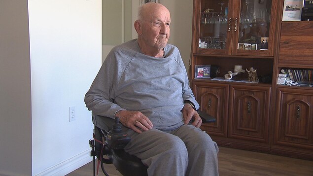 Homme dans un fauteuil à la Résidence Grand-Mère Homme dans un fauteuil à la Résidence Grand-Mère
