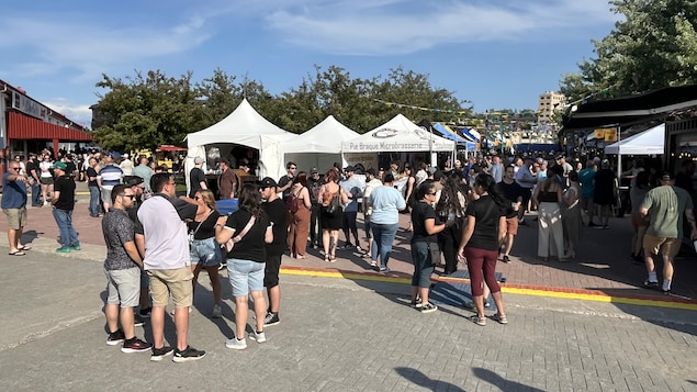 Des personnes à la zone portuaire de Chicoutimi.