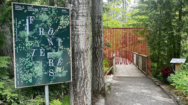 Une pancarte du Festival international de jardins