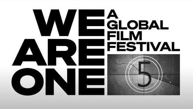 « We Are One: A Global Film Festival » est écrit en noir sur un fond blanc.