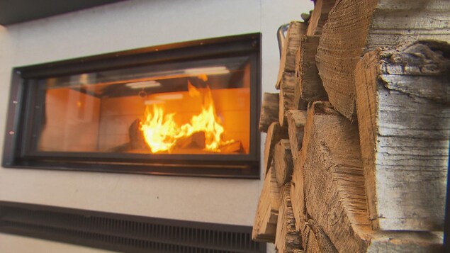 Un feu de foyer.