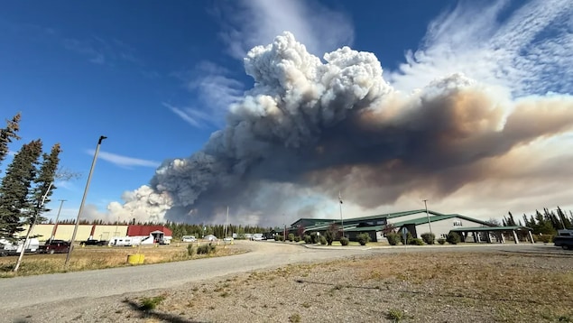 La fumée de l'incendie de Mukluk près de Tok, en Alaska.