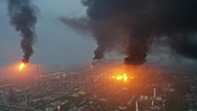 Au moins un mort dans l’incendie d’une usine chimique à Shanghai