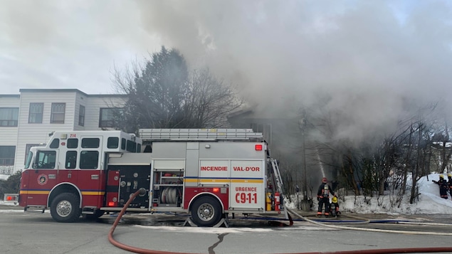 Un incendie ravage un immeuble à logements à Val-d’Or