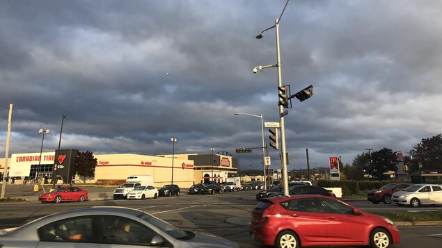Les feux de circulation sont inopérants dans le secteur de Vanier. Les feux de circulation sont inopérants dans le secteur de Vanier.