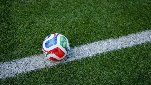 Levée de boucliers contre la FIFA, sommée de renoncer aux investissements privés