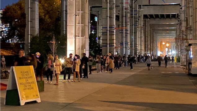 Attente aux bureaux de vote : Élections Canada défend son travail