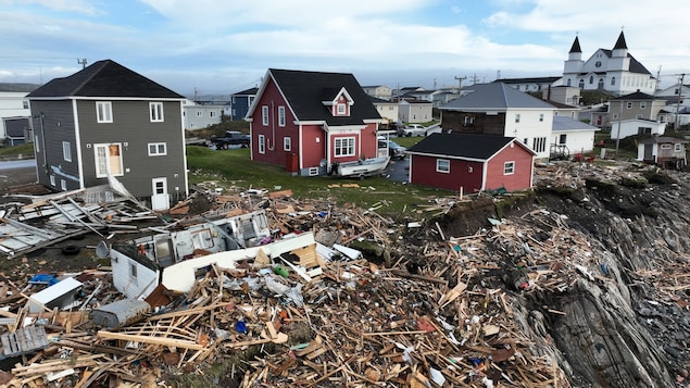 风暴 Fiona 在 Port aux Baques 造成了很大的破坏。