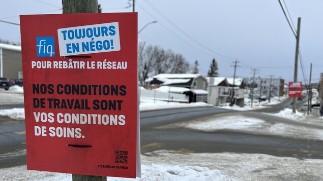 Une pancarte de négociation de la Fédération interprofessionnelle de la santé du Québec à Rouyn-Noranda.