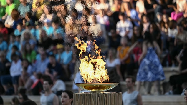 La flamme des Jeux olympiques de Paris. 