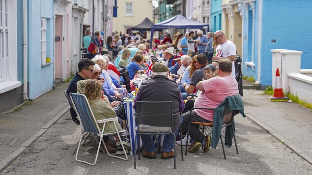 Après la solennité du couronnement, fêtes et concert géant au Royaume-Uni