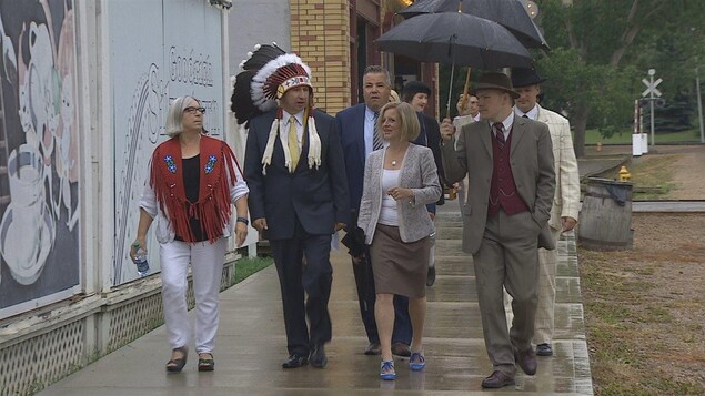 Rachel Notley a annoncé que Fort Edmonton recevrait 33,5 millions de dollars sur trois ans pour entre autres faire plus de place à la culture autochtone. Rachel Notley a annoncé que Fort Edmonton recevrait 33,5 millions de dollars sur trois ans pour entre autres faire plus de place à la culture autochtone.