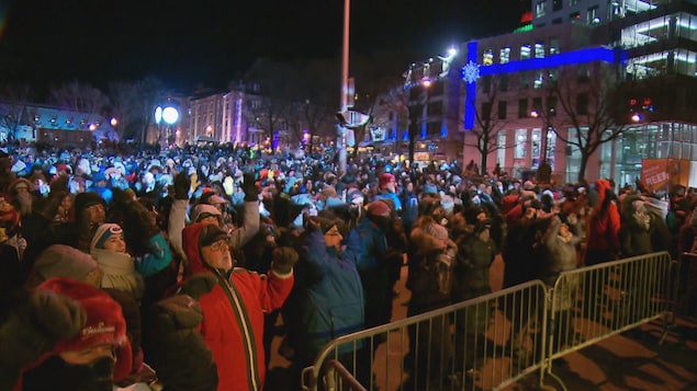 La foule au parc de la Francophonie vers 23 h La foule au parc de la Francophonie vers 23 h