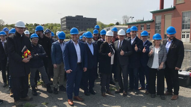 Une trentaine de fournisseurs, accompagnés du maire de Lévis et de la mairesse de Longueuil se sont déplacés au chantier Davie.