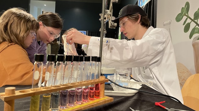 Nearly 1,000 young people on the first day of Fous de la science