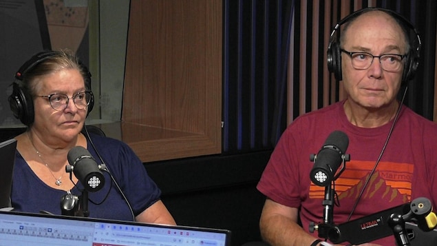France et Gilles en entrevue à la radio.