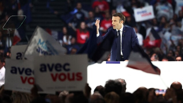 En fin de campagne, Emmanuel Macron n’est plus le maître du temps