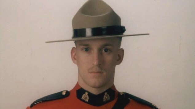 Le gendarme Francis Deschênes, originaire de Sainte-Anne-de-Madawaska. Le gendarme Francis Deschênes, originaire de Sainte-Anne-de-Madawaska.