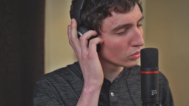 Portrait de Francis qui chante