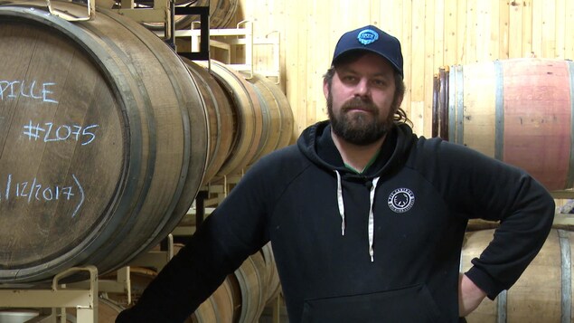 Francis Joncas, propriétaire de la microbrasserie gaspésienne Pit Caribou et fondateur de Brett et sauvage Francis Joncas, propriétaire de la microbrasserie gaspésienne Pit Caribou et fondateur de Brett et sauvage