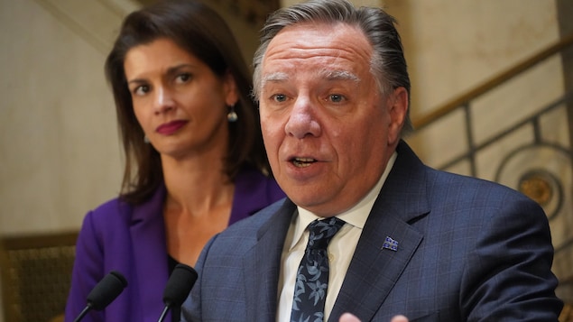 François Legault et Geneviève Guilbault lors d'un point de presse à l'Assemblée nationale.