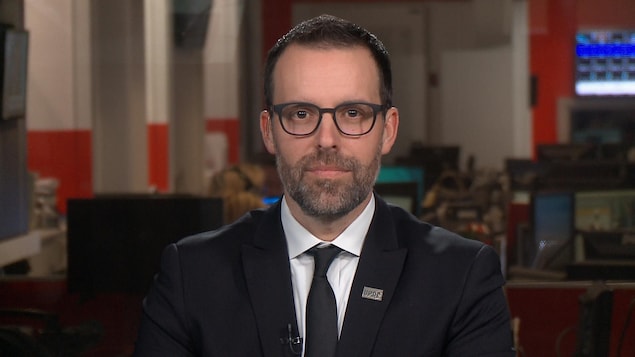 M. Gaudreau regardant droit dans la caméro lors de son entrevue avec Patrice Roy.
