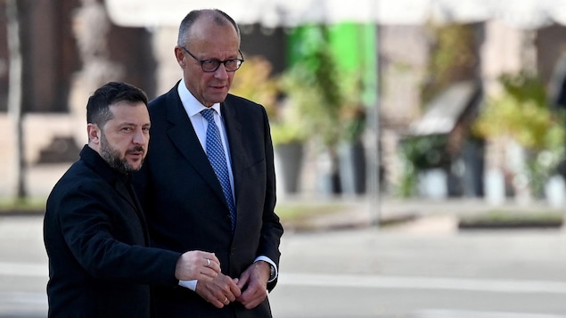 Le chancelier allemand en visite en Ukraine, un pont de Kiev attaqué de nouveau