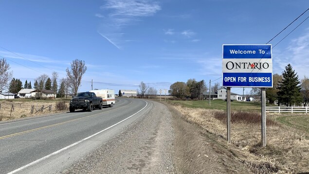 Une affiche sur laquelle est écrit Ontario.