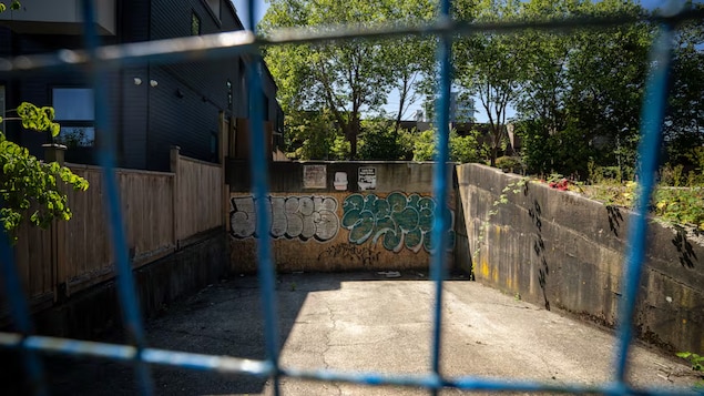 温哥华东10街414号地皮。