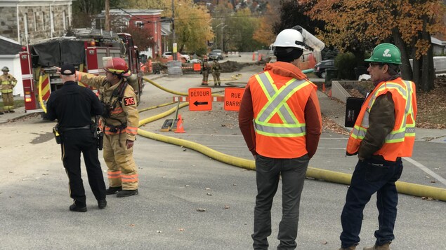 Des équipes prennent en charge une fuite de gaz à Sherbrooke.