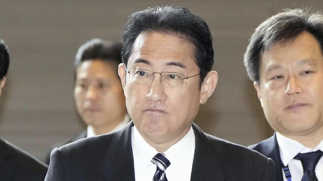 Le premier ministre japonais Fumio Kishida . 