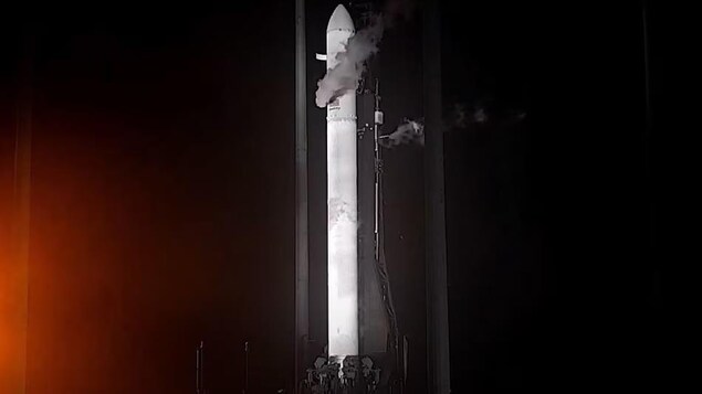 La fusée Terran 1 sur son pas de tir.