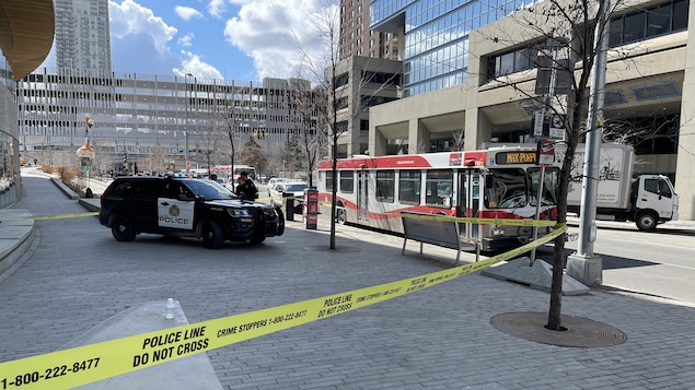 Un homme est dans un état critique après une attaque armée dans un autobus de Calgary