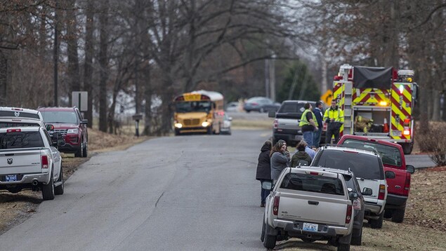 Les services d'urgence ont convergé à l'école secondaire de Marshall County, mardi, où une fusillade a fait deux morts et au moins 17 blessés. Les services d'urgence ont convergé à l'école secondaire de Marshall County, mardi, où une fusillade a fait deux morts et au moins 17 blessés.
