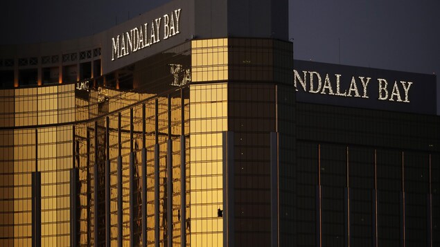 L'hôtel Mandalay Bay, sur le Las Vegas Boulevard, d'où Stephen Paddock a tiré sur la foule.
