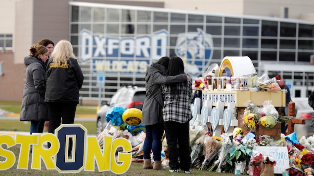 Fusillade dans une école du Michigan : les parents du tireur inculpés