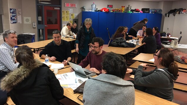 Une vingtaine de personnes se sont rassemblées au Centre des Grands-vents de Saint-Jean, Terre-Neuve, pour l'assemblée générale spéciale jeudi soir. Une vingtaine de personnes se sont rassemblées au Centre des Grands-vents de Saint-Jean, Terre-Neuve, pour l'assemblée générale spéciale jeudi soir.