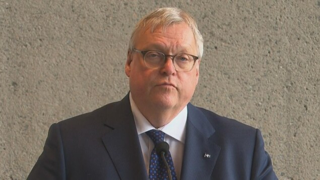 Le ministre de la Santé Gaétan Barrette lors de l'annonce concernant l'agrandissement de l’hôpital du Centre-de-la-Mauricie. Le ministre de la Santé Gaétan Barrette lors de l'annonce concernant l'agrandissement de l’hôpital du Centre-de-la-Mauricie.